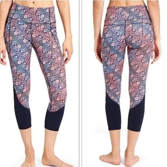 Athleta Leggings Chaturanga Capri Multicolor Size M Gym Yoga - Picture 1 of 8